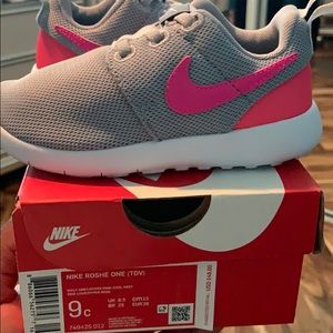 Toddler Girl Nike Roshe one shoes
